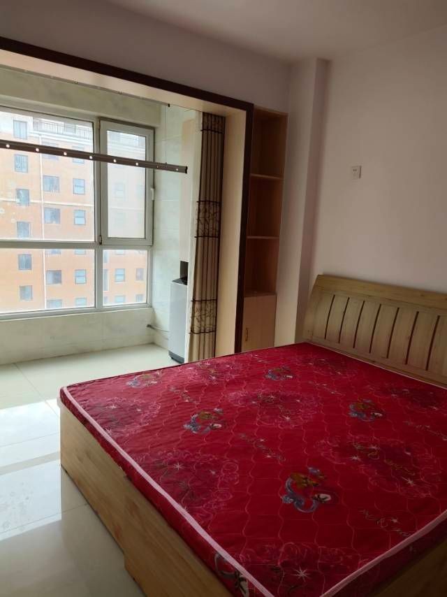 妇幼附近,临近振华利群,一室一厅精装电梯房,客卧分离拎包入住