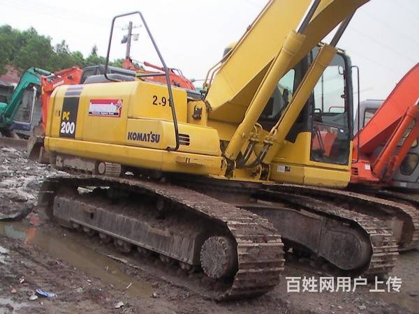 低价出售原装小松200、220、240等二手挖掘机