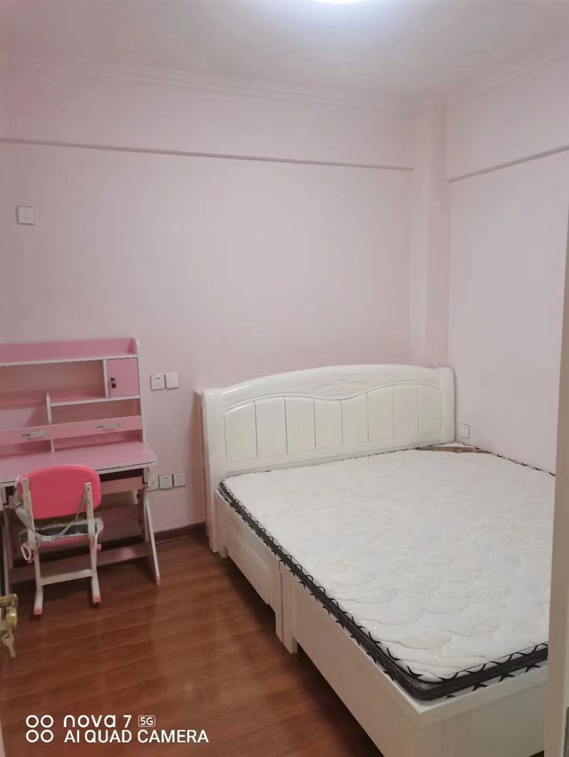 半岛龙庭电梯房出租!