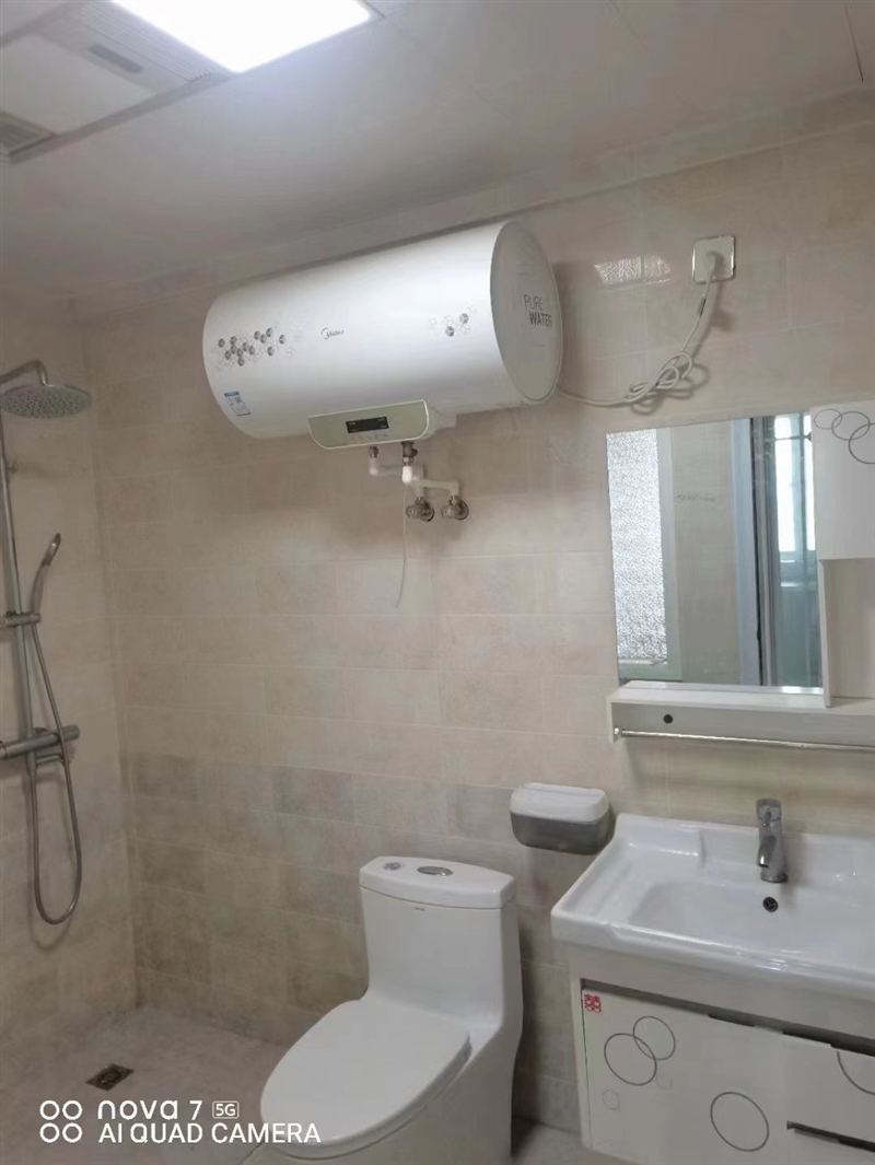 半岛龙庭电梯房出租!