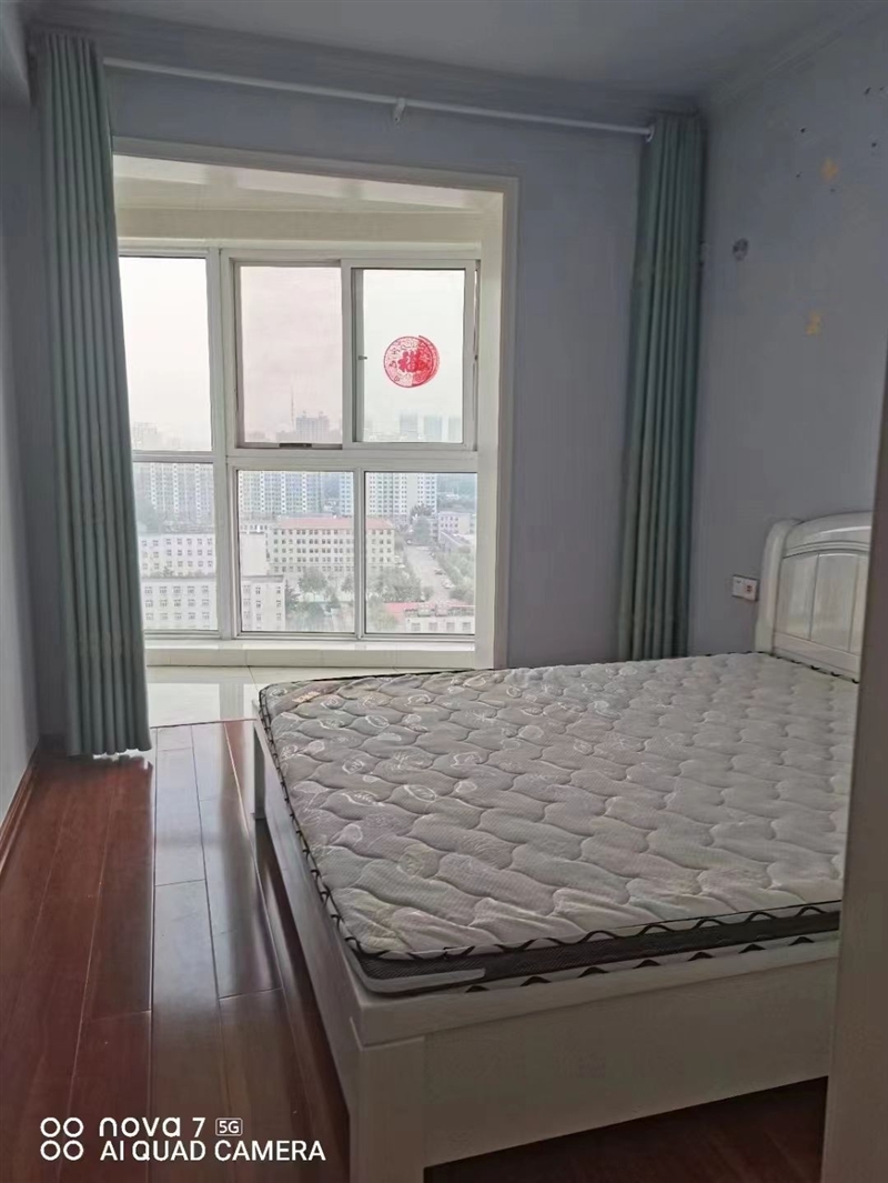 半岛龙庭电梯房出租!