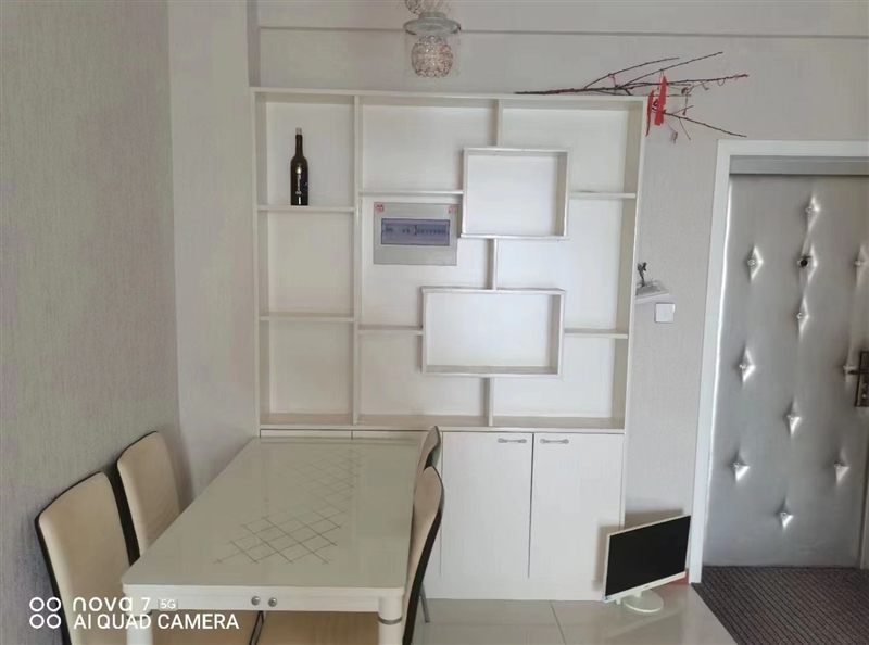 半岛龙庭电梯房出租!