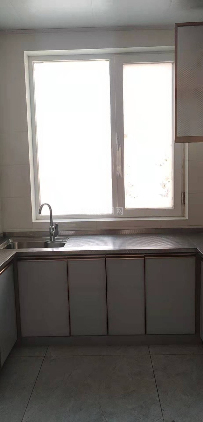 城南,一楼带院,精装修,带家具家电,拎包入住