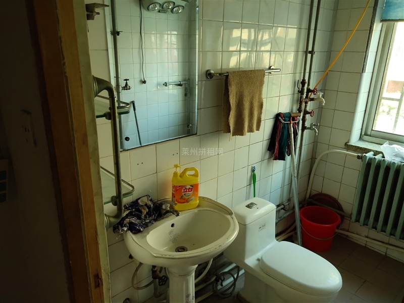 教育路小区,精装一楼,带家具家电,拎包入住