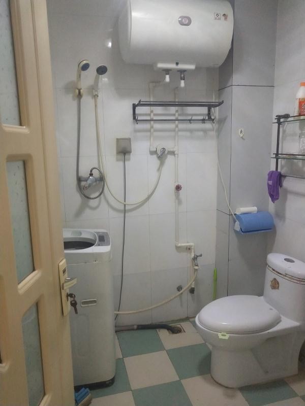 嘉乐园6楼出租!