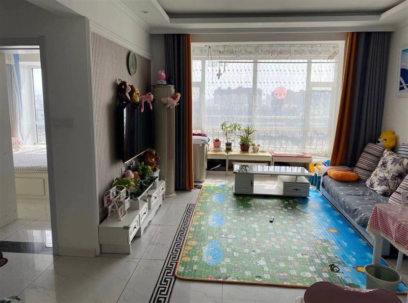 科技广场附近,三室两厅精装电梯房,拎包入住首次出租