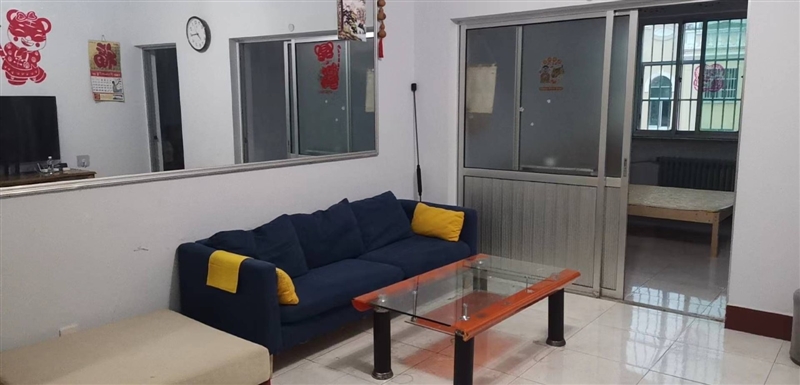 教育路小区,三室一厅精装步梯高层,家具家电齐全,拎包入住