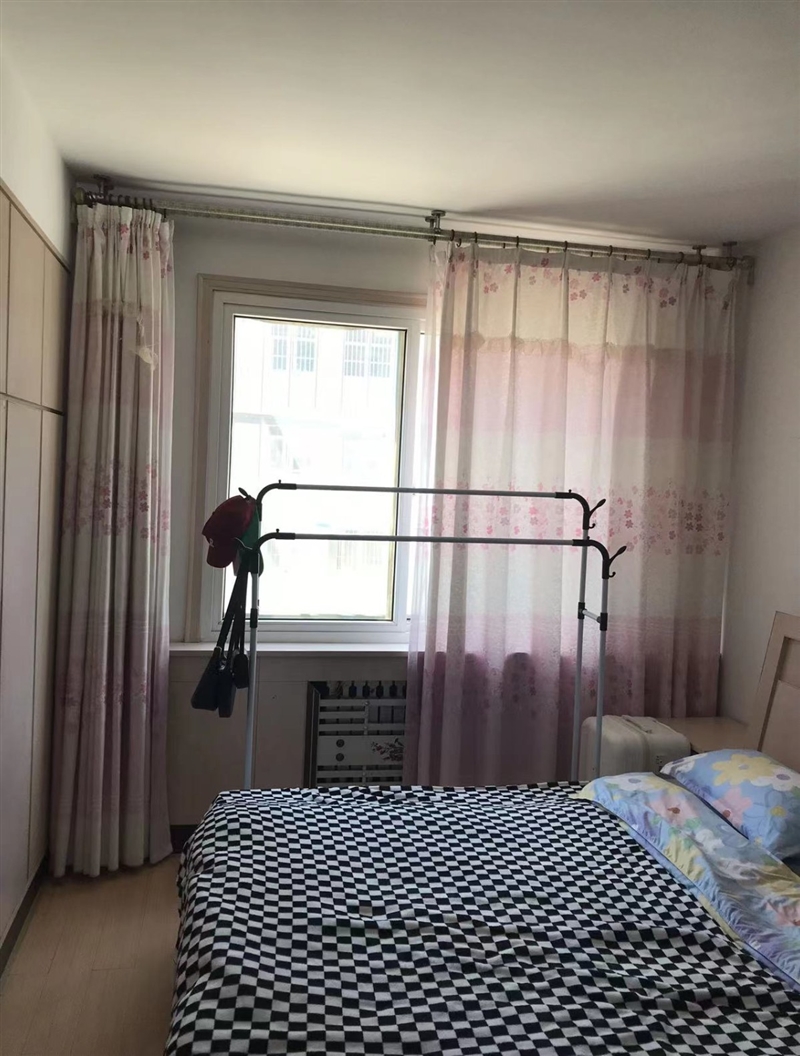 开发区乐苑小区4楼,精装,家具家电齐全