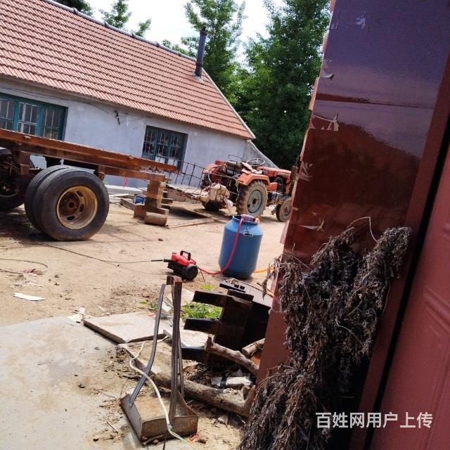 两台拖拉机出售
