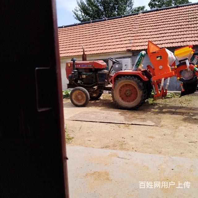 两台拖拉机出售