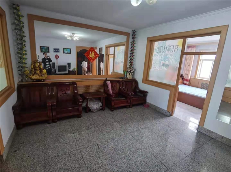 实验中学附近,三室两厅精装步梯二楼,家具家电齐全,拎包入住