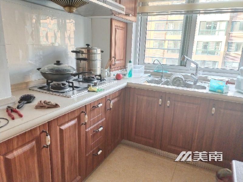 3安邦公寓步梯三楼,家电一应俱全,因换房诚心出售