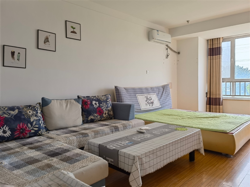 城西,金鸿大厦南向,精装电梯房,带家具家电,拎包入住