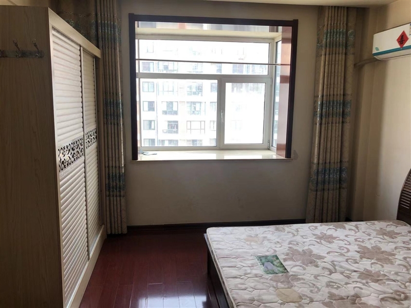 城北恒通市场附近,凤翔花园,一室精装电梯公寓拎包入住