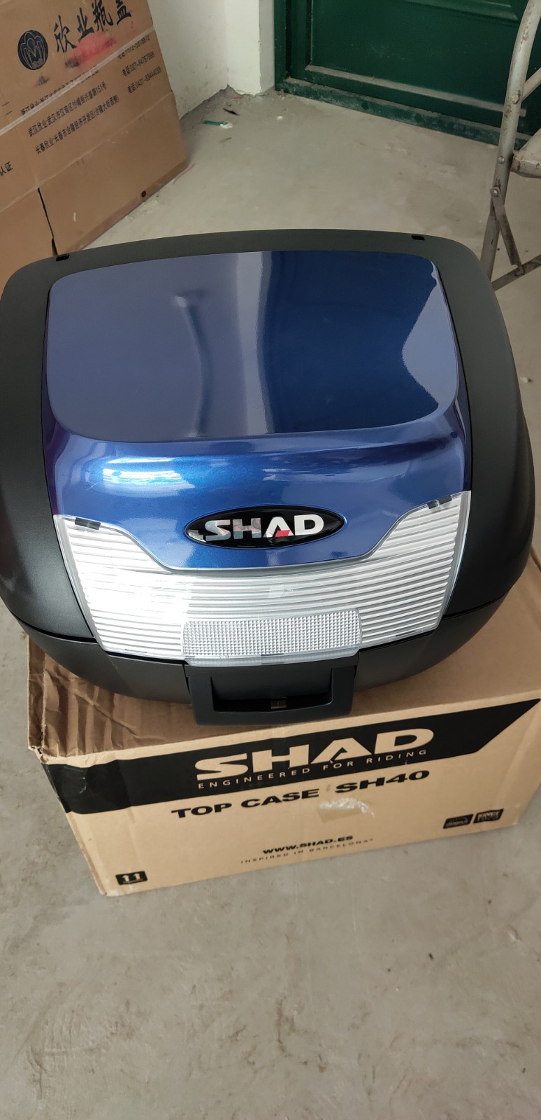 出售几乎全新夏德40尾箱一个