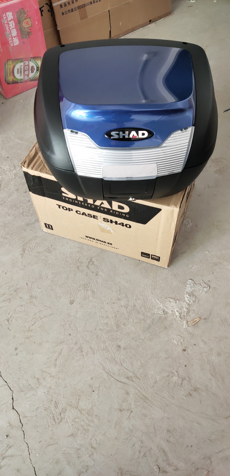 出售几乎全新夏德40尾箱一个