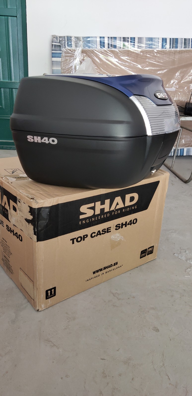 出售几乎全新夏德40尾箱一个