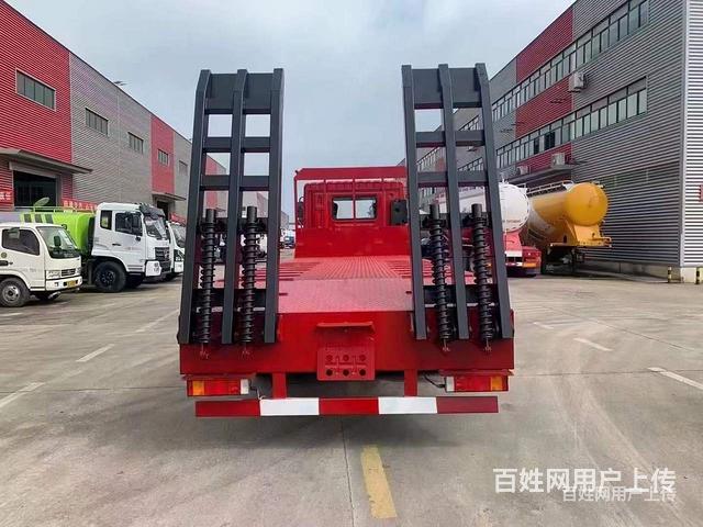 东风T5后八轮挖机平板拖车 价格
