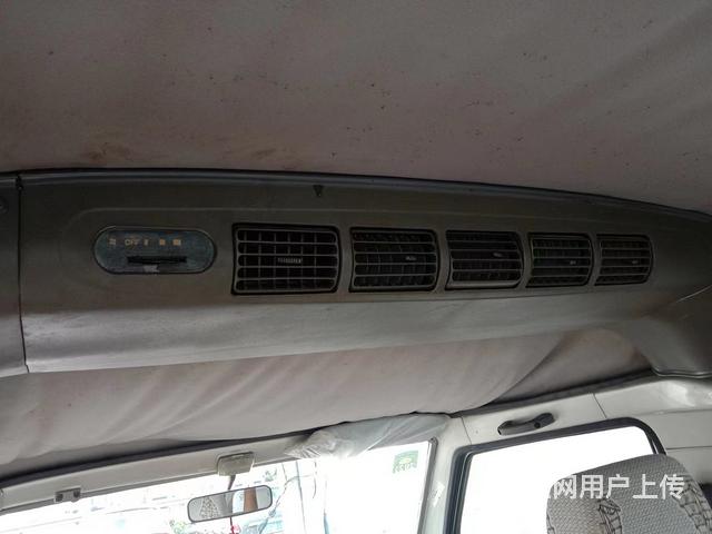 个人一手车.全部原车漆.带空调.8座.