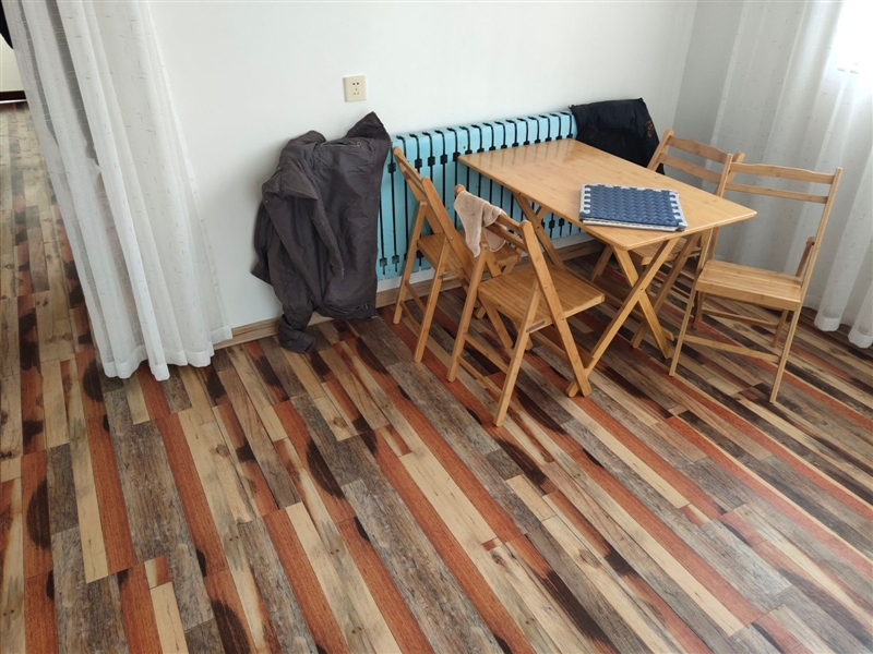 新一中附近,两室两厅精装步梯低层,南北通透拎包入住,带车库