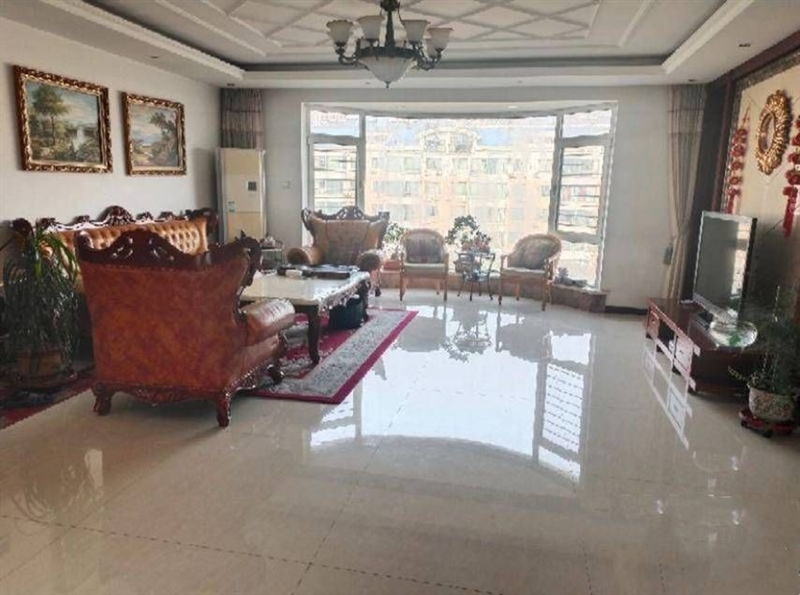 双语附近,三室两厅两卫精装步梯中层,南北通透拎包入住