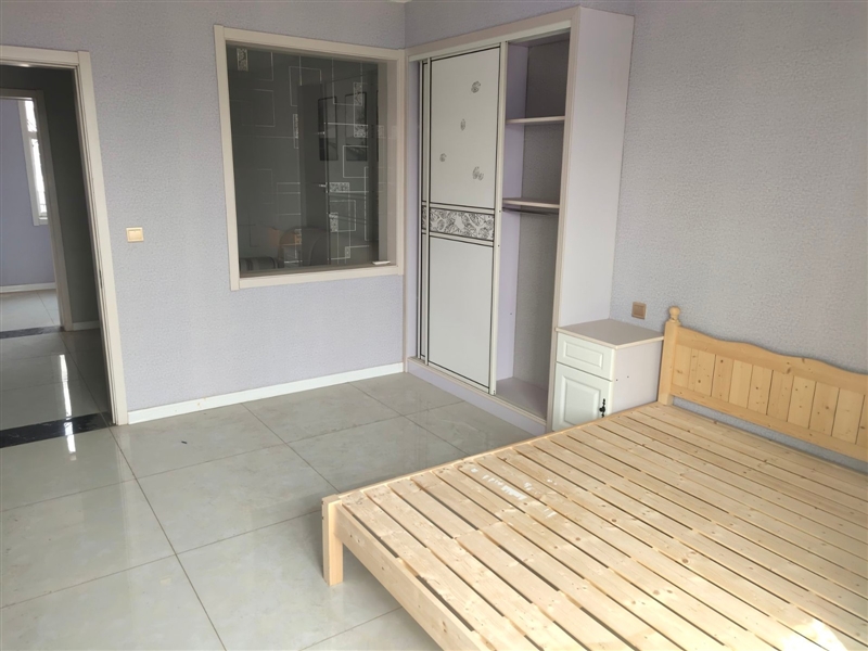 大润发附近,临近二小,两室两厅精装步梯中层,拎包入住,可短租