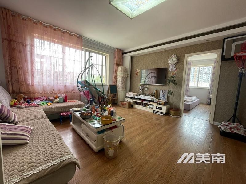 梅苑华庭低楼层123平加小房,精妆三室两厅,全明户型,框架地暖,今78万