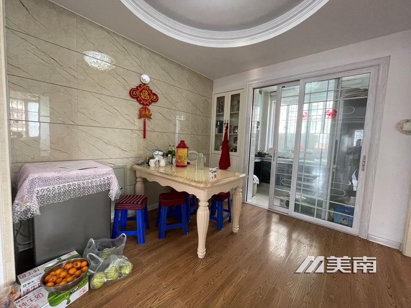 梅苑华庭低楼层123平加小房,精妆三室两厅,全明户型,框架地暖,今78万