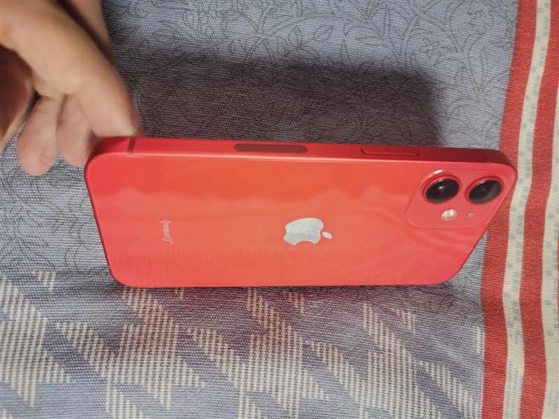 出自用苹果12mini一个