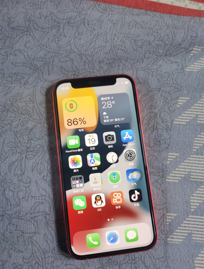 出自用苹果12mini一个