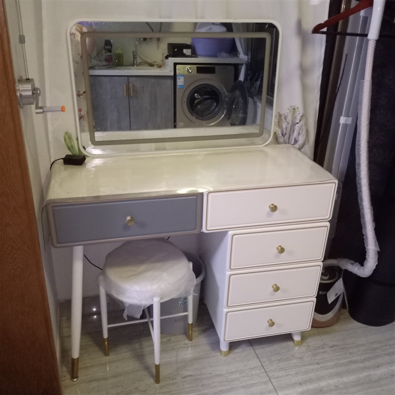 出售全新未使用梳妆台