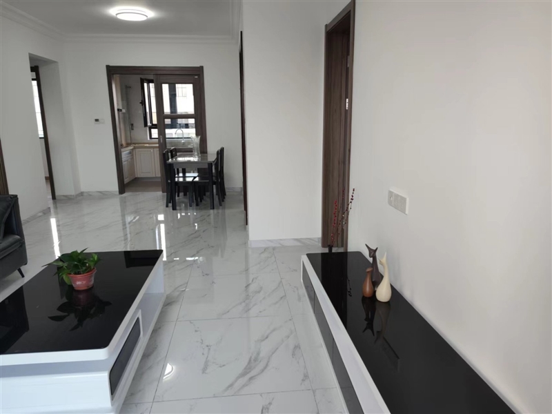 碧桂园,高档小区,电梯房,带家具家电,拎包入住