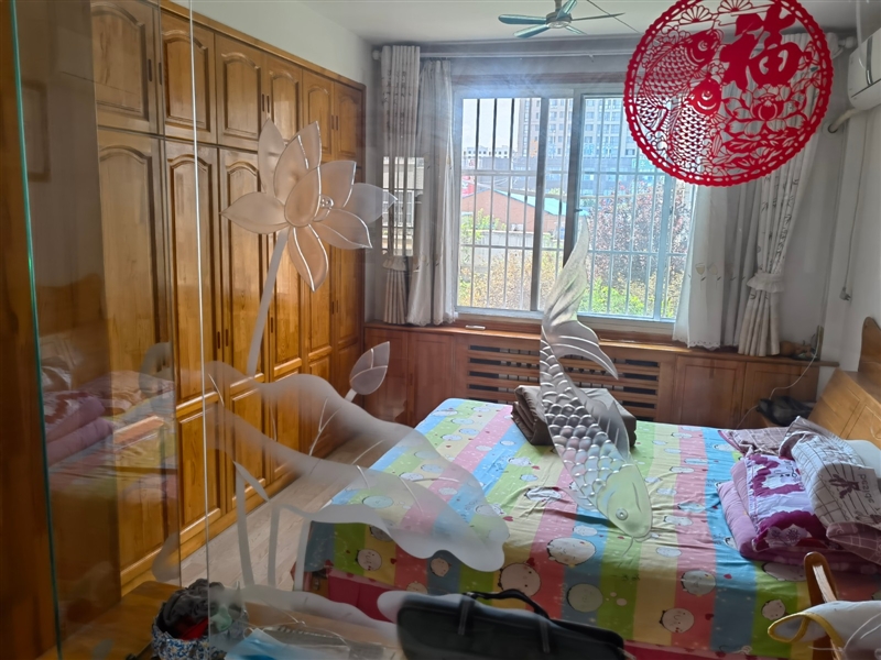 双语附近,金运小区,精装低楼层,带家具家电,拎包入住