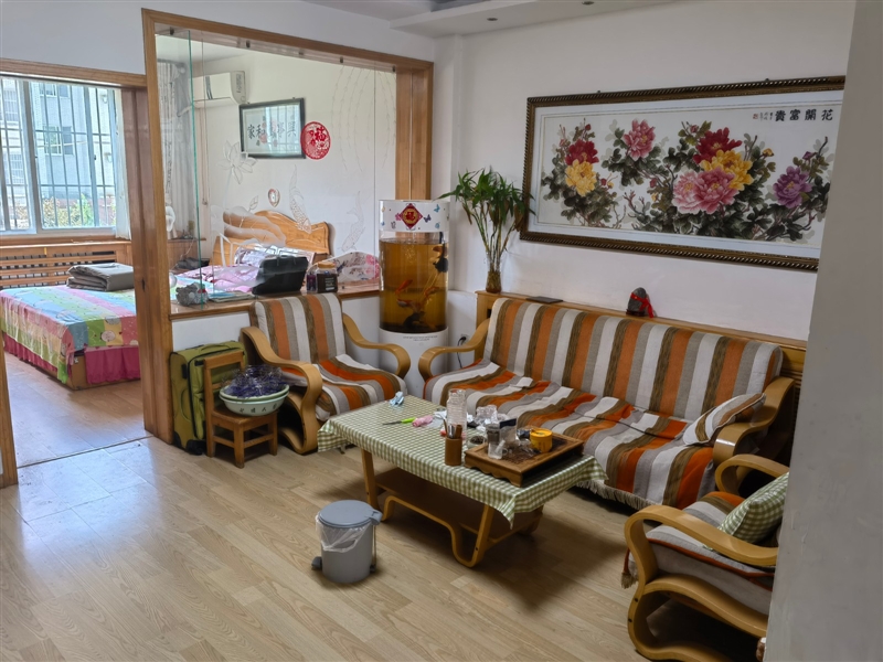 双语附近,金运小区,精装低楼层,带家具家电,拎包入住