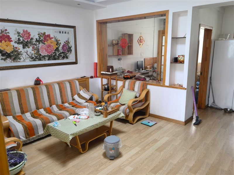 双语附近,金运小区,精装低楼层,带家具家电,拎包入住