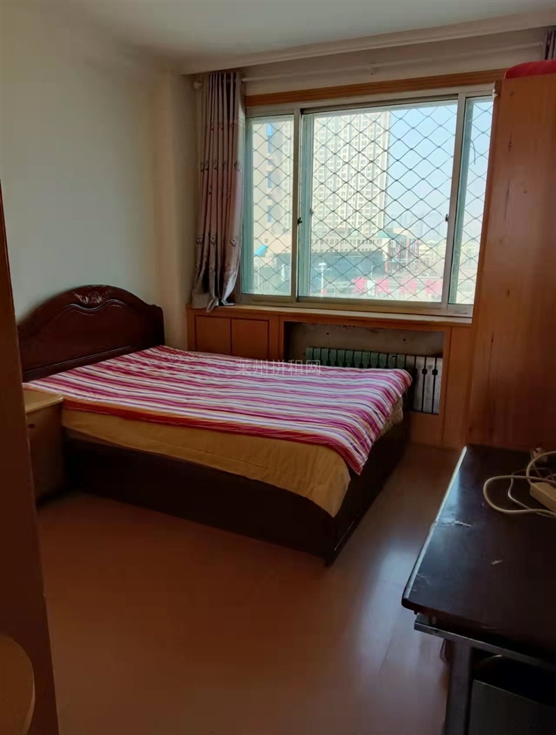 市中心,利群对面,客厅朝阳,精装修,带家具家电,拎包入住