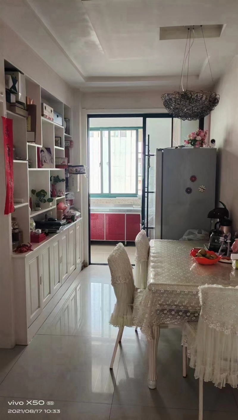 与双语一墙之隔,装修新,家具家电新齐全,拎包入住