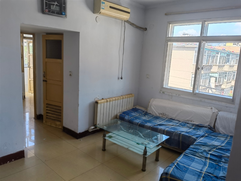 大骋车站附近,百大家属楼,精装修,带家具家电,拎包入住