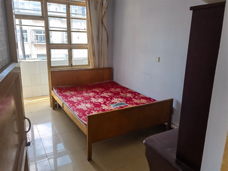 大骋车站附近,百大家属楼,精装修,带家具家电,拎包入住