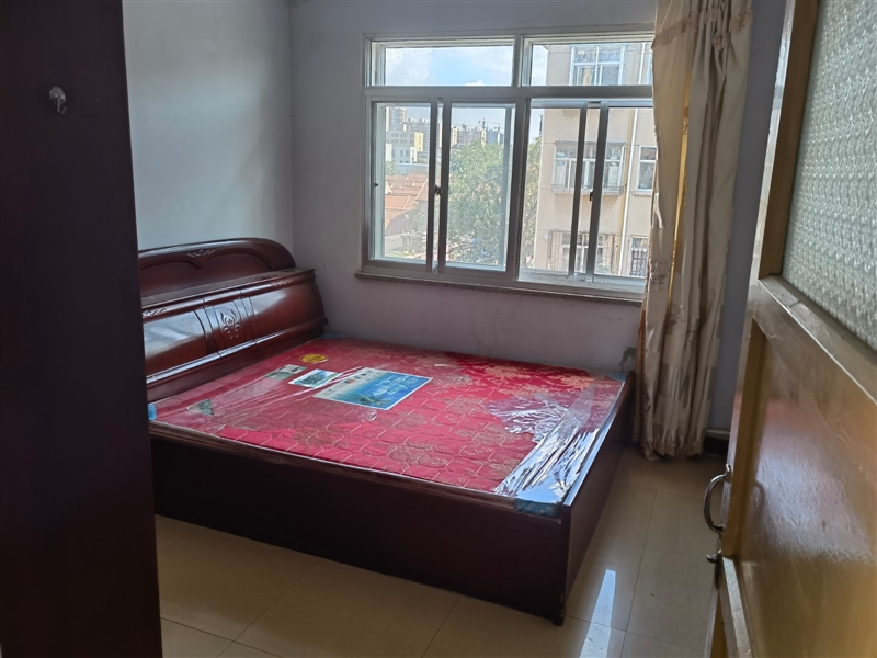 大骋车站附近,百大家属楼,精装修,带家具家电,拎包入住