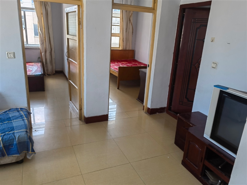 大骋车站附近,百大家属楼,精装修,带家具家电,拎包入住