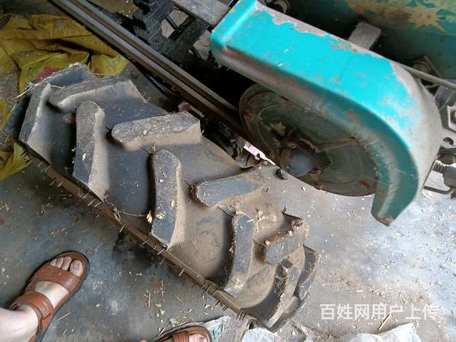 14年巨明二行玉米收割机,手扶拖拉机