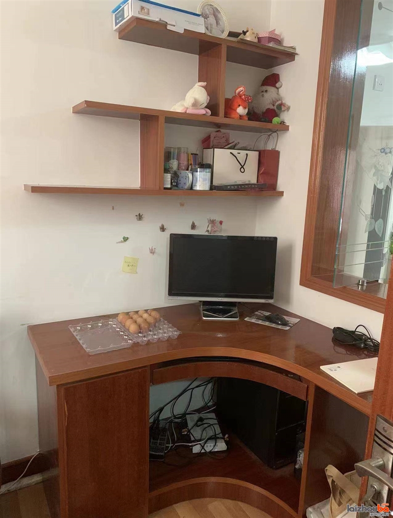 粮建小区三楼,三室两厅一卫,带小房和车库