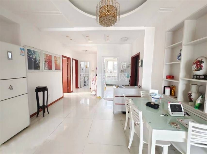 半岛龙庭,高职附近,精装电梯房,带家具家电,拎包入住