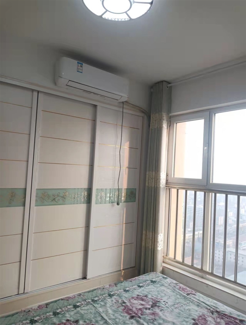 市中心,朗湖电梯房,客厅朝阳,带家具家电,拎包入住