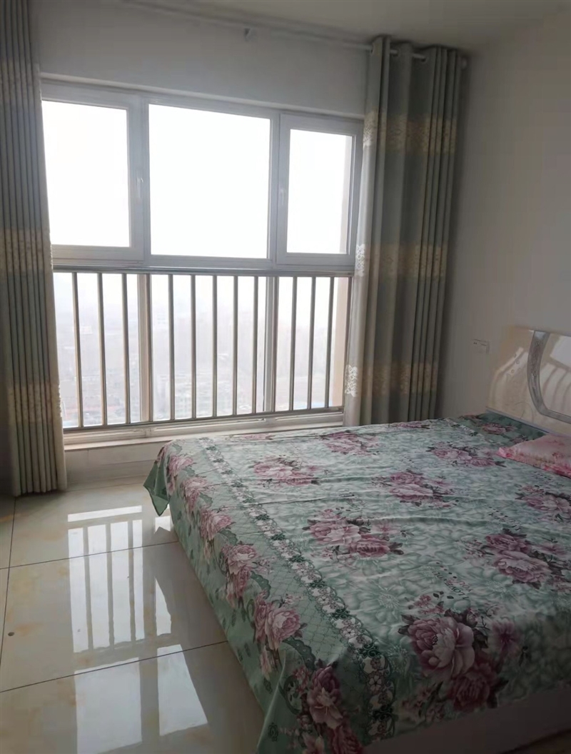 市中心,朗湖电梯房,客厅朝阳,带家具家电,拎包入住