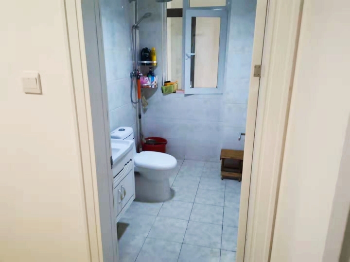 出租 出售 福莱新城电梯房,精装 家电家具齐 学区房