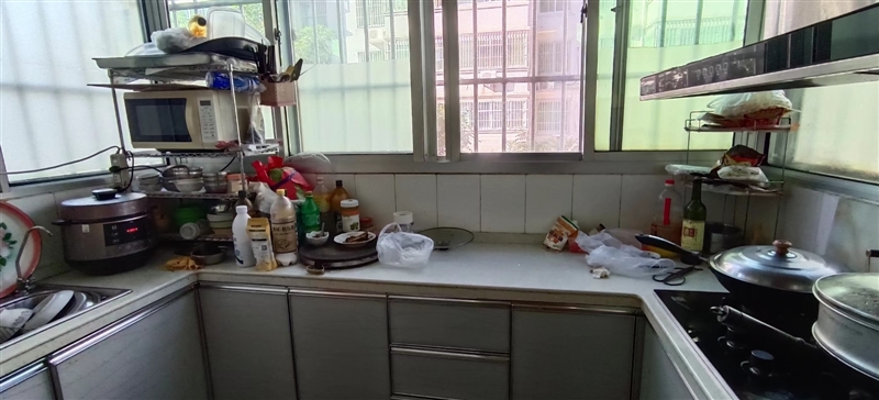 000018银资佳园 二小实验中学学区房 学位未占用 步梯一楼  93加10小房 三室两厅一卫  6
