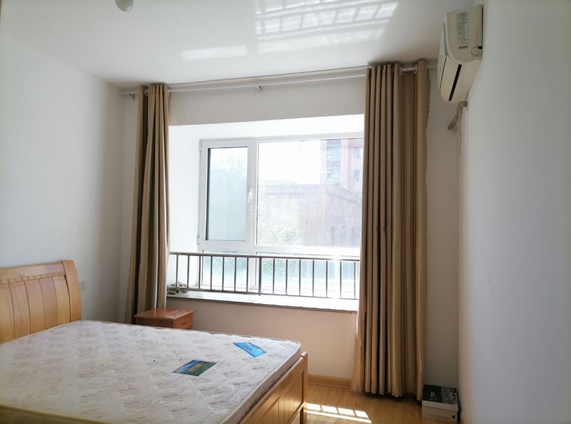 御龙居高档小区,带车位,电梯房,带家具家电,拎包入住