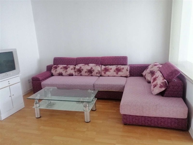 人民医院附近中层3室 1500元